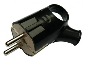 Вилка угловая с кольцом з/к 16А черная 4220 IN HOME