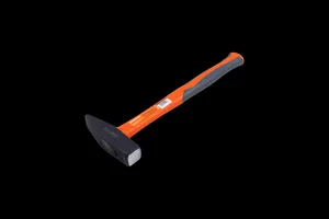 Молоток с фиберглассовой обрезиненной рукояткой Кратон 0,50 кг