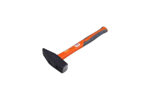 Молоток с фиберглассовой обрезиненной рукояткой Кратон 0,80 кг