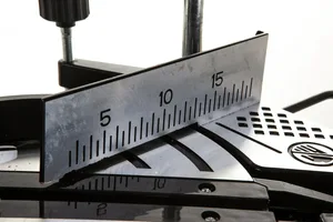 Пила торцовочная ВИХРЬ ПТ-255Л