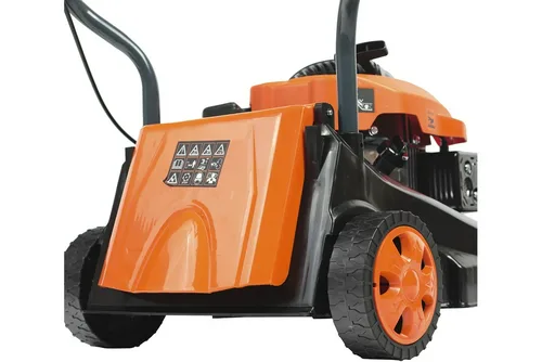 Газонокосилка бензиновая PATRIOT PT 40  (2,57кВт, ширина скащивания 40 см, травосборник 35 л)