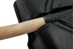 Лопата снеговая РемоКолор пласт., дер. черенок, 385х380мм.