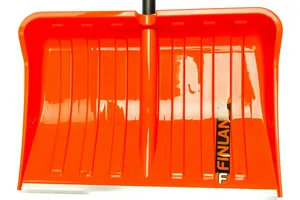 Лопата снеговая ЦИ Finland Orange 1731, пласт., дер. черенок, 550х385мм.